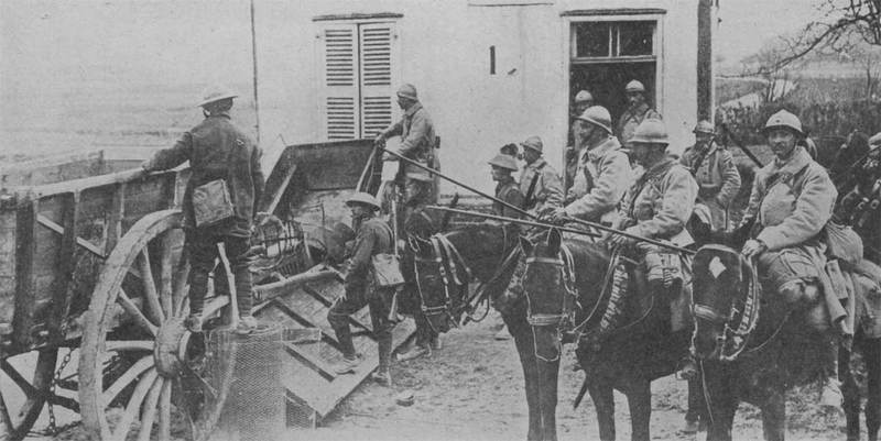 Французская кавалерия и британские пехотинцы на баррикадах