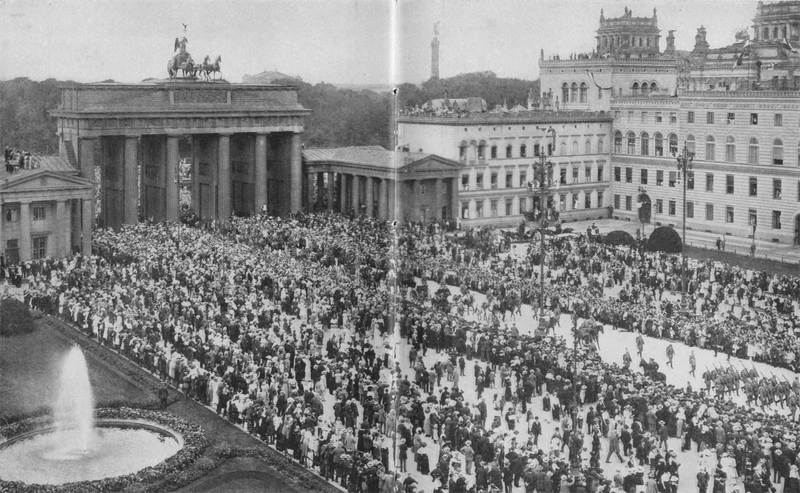 Захваченные бельгийские, французские и русские орудия на параде в Берлине