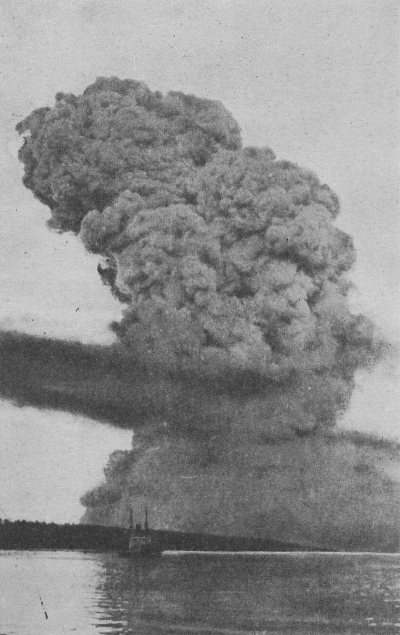 Фотография взрыва в Галифаксе