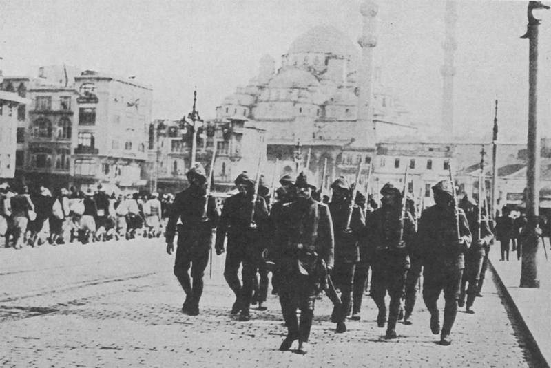 Турецкие резервисты в Стамбуле