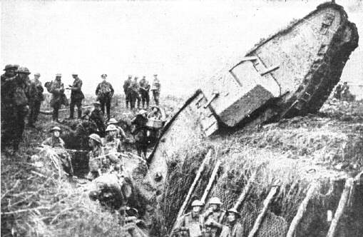 Британский Mark IV застрял в германской траншее второй линии обороны.
