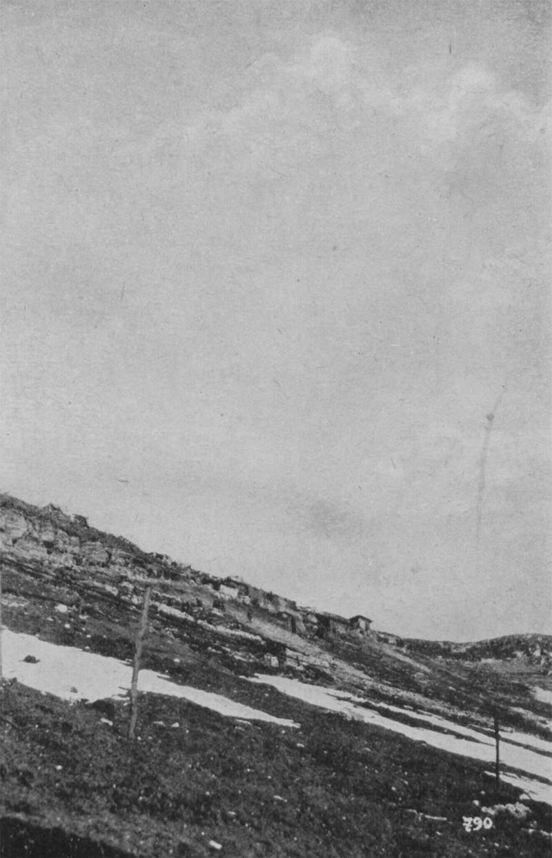 Бараки на склоне горы Асолон