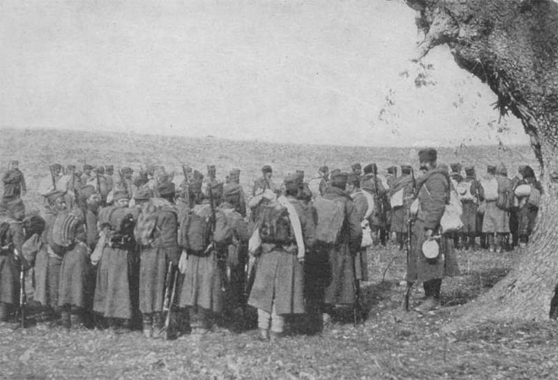 Группа сербов на холме Lone Tree